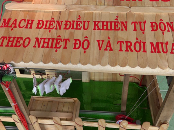 Học sinh vùng sâu sáng chế ra giàn phơi quần áo, nông sản tự động