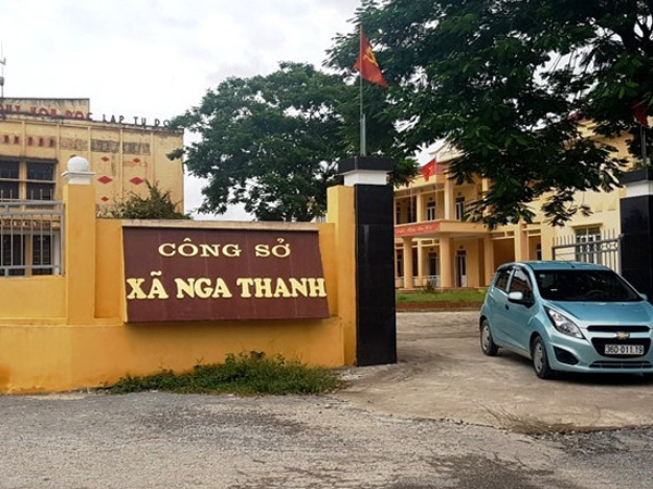 Kỷ luật cán bộ đưa vợ, con vào danh sách vào hộ nghèo