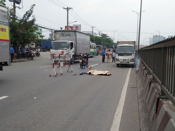 Người đàn ông bị xe tải húc văng 3m tử vong sau khi liên tục lao vào các phương tiện trên quốc lộ 1