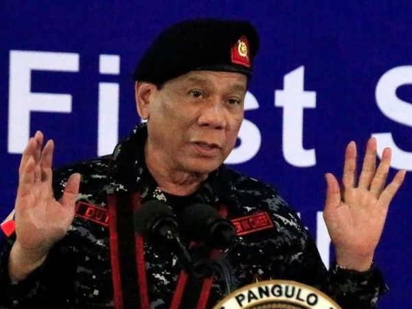 Ông Duterte: 'Cảnh sát, quân đội cứ bắn nếu tôi tham quyền'