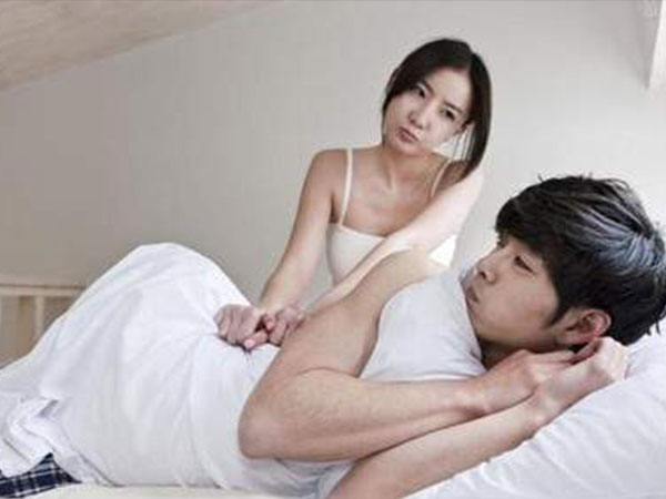 Vật vã vì chồng không có ham mê chuyện ấy sau khi vợ sinh con