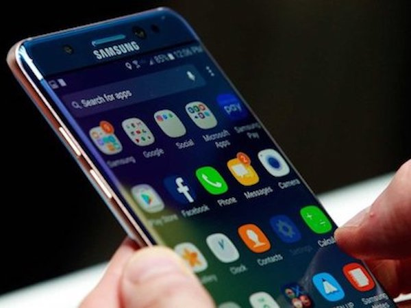 Samsung: Chúng tôi không làm chậm smartphone đời cũ