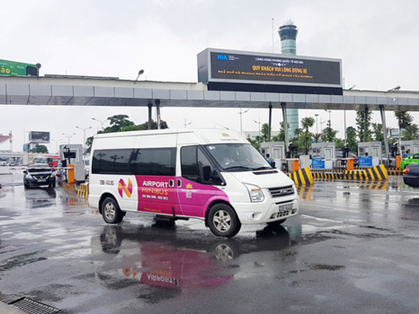 Chưa đủ cơ sở tạm dừng thu phí vào sân bay