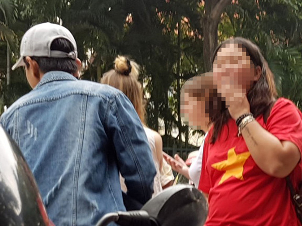 'Cò' làm giá visa đi Trung Quốc xem U23 Việt Nam