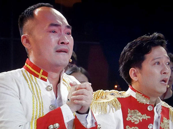 Trường Giang, Tiến Luật bật khóc khi U23 Việt Nam vào chung kết