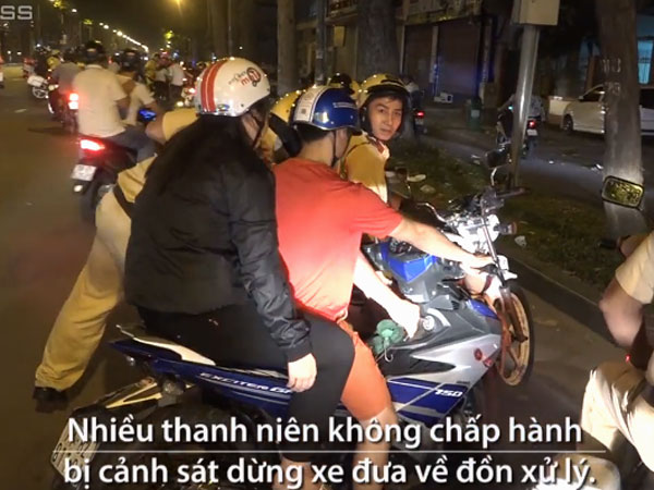 Video: Tụ tập ăn mừng quá giờ giới nghiêm, nhiều thanh niên bị xử lý