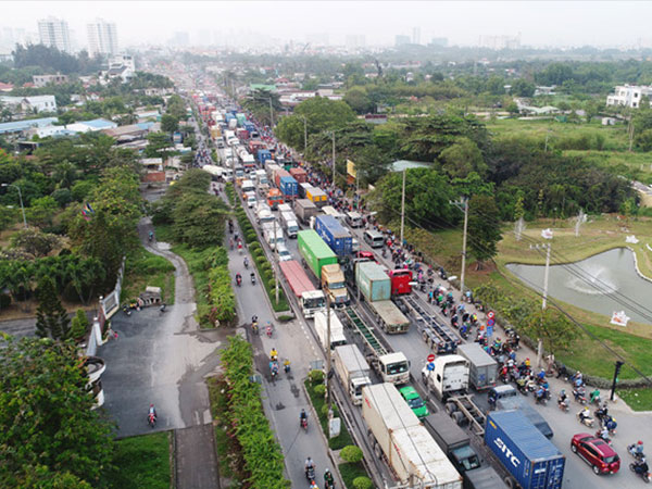 8 km đi mất 6 tiếng: TP.HCM tìm cách giảm kẹt xe khu vực cảng Cát Lái