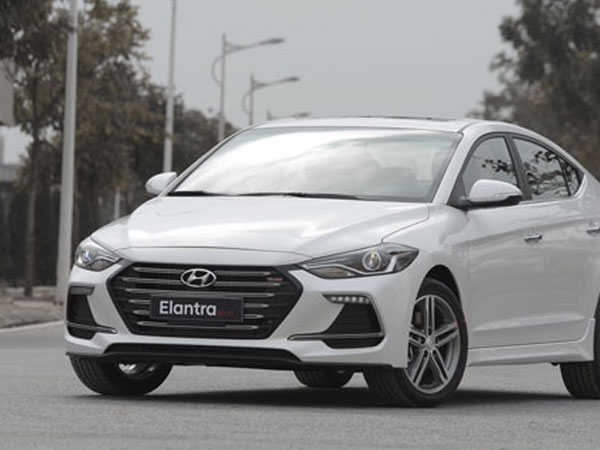 Hyundai Elantra thêm bản Sport giá 729 triệu đồng tại Việt Nam