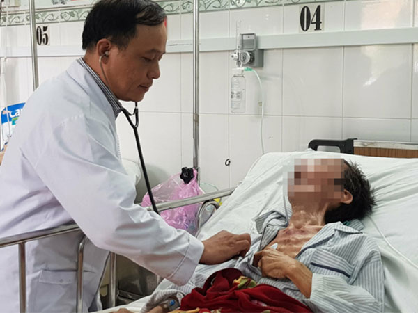 Miếng mít sặc vào đường thở khiến người đàn ông hôn mê