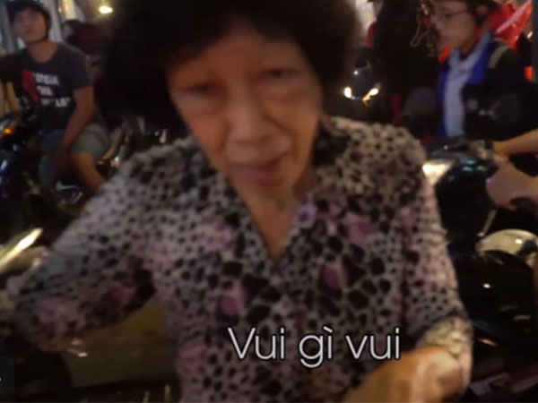Người bà dễ thương nhất MXH: Cả nước vui vì U23 Việt Nam vào chung kết, chỉ có bà 'buồn' vì không về được nhà