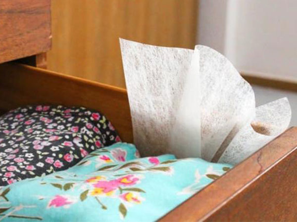 Tạm biệt quần áo ẩm mốc, bốc mùi nhờ những vật dụng hết sức quen thuộc
