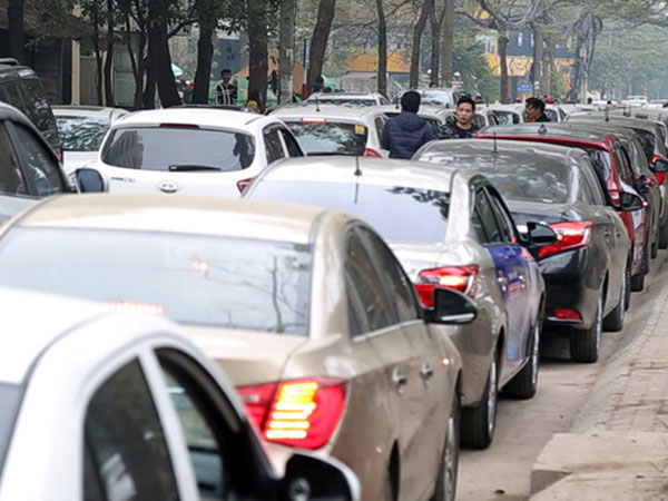 Kiến nghị Uber, Grab có trụ sở TP.HCM nhưng phải nộp thuế cho Hà Nội