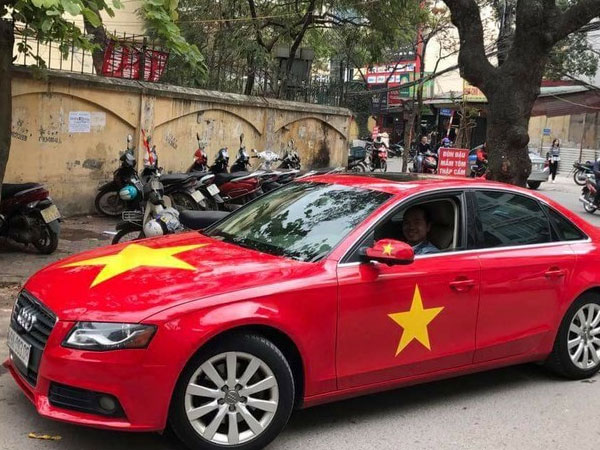 Người Việt đua nhau trang trí ôtô cổ vũ đội bóng U23