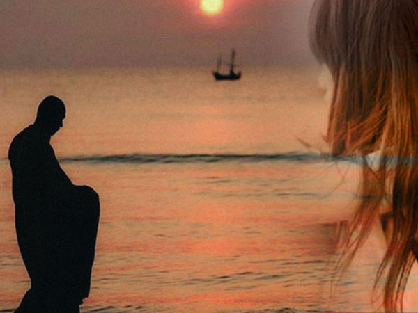Thấy cô gái trẻ ôm gối bên sông, vị hòa thượng vội đến hỏi chuyện và bước ngoặt thú vị