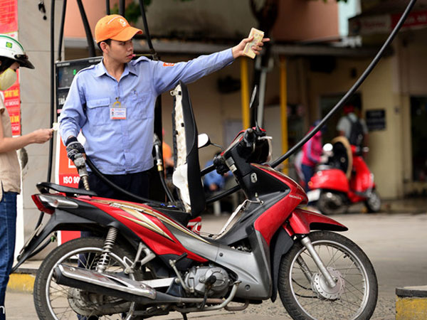 Vẫn có doanh nghiệp pha dung môi solmix vào xăng E5