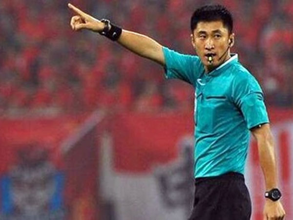 AFC đổi trọng tài bắt chính trận chung kết Việt Nam - Uzbekistan