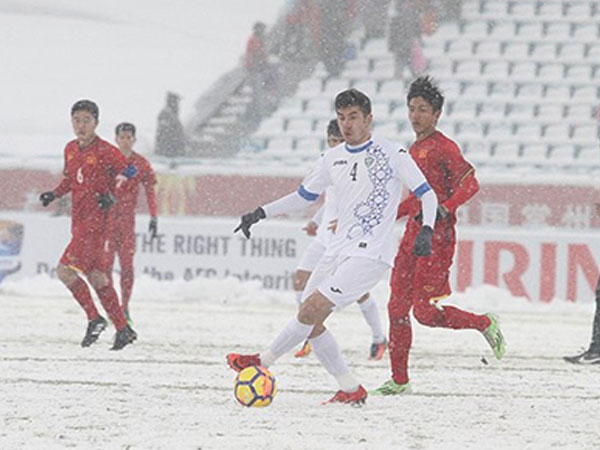 CĐV châu Á: 'Uzbekistan được thời tiết trợ giúp quá nhiều'