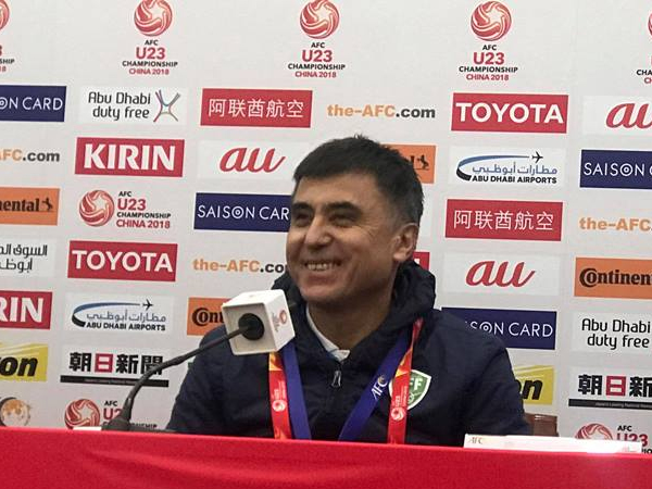 HLV U23 Uzbekistan 'khen đểu' U23 Việt Nam?