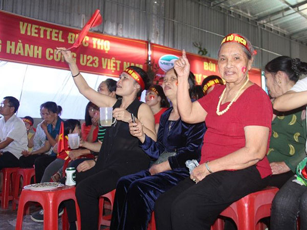 Mong U23 vô địch để bố mẹ tặng trung vệ Tiến Dũng quà vô giá