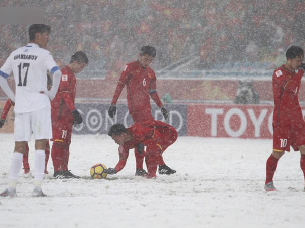 Sự cố hi hữu trong màn 'khổ chiến' của U23 Việt Nam