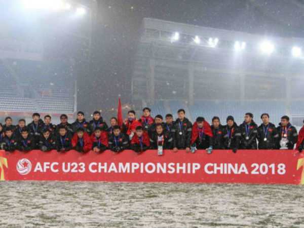 14 giờ, Thủ tướng Nguyễn Xuân Phúc tiếp đội tuyển U-23 VN