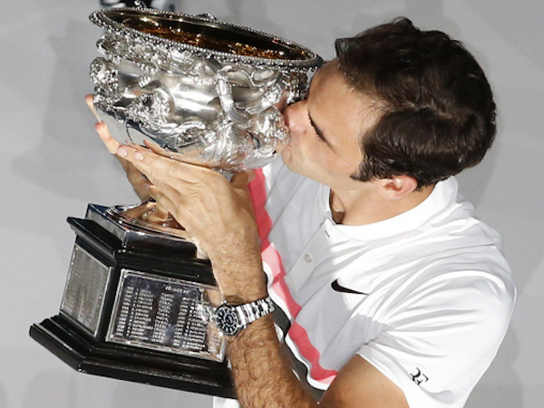 Federer bật khóc khi giữ cúp Úc mở rộng ở tuổi 36