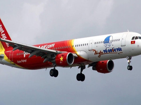 Chuyên gia thương hiệu: 'Với màn bikini phản cảm, Vietjet Air đã tự đá vào lưới nhà'