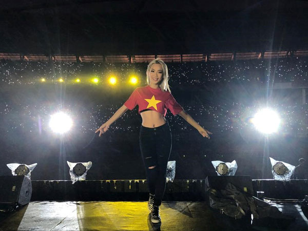 DJ King Lady trình diễn sôi động mở đầu gala mừng công U23 Việt Nam