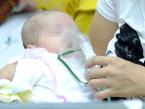 Đồng Tháp: Mẹ ép con 3 tuổi cùng uống thuốc diệt cỏ nguy kịch