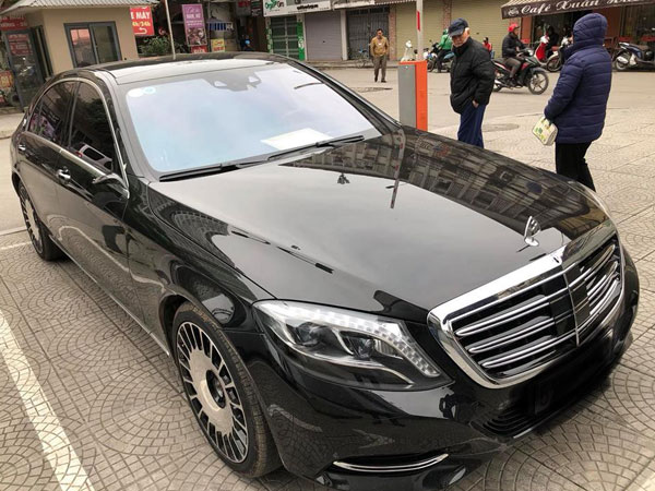 Hà Nội: Xe sang Mercedes-Maybach bị vặt trộm đôi gương trị giá hàng trăm triệu đồng