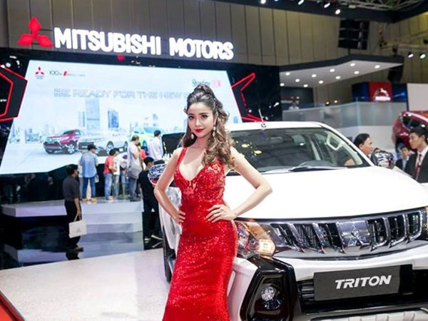 Nhiều mẫu ô tô giảm sâu, tới 200 triệu đồng/xe