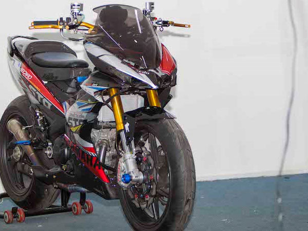 'Xế nổ' Yamaha Exciter 150 độ môtô phân khối lớn tại VN