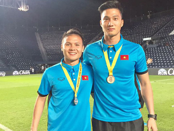 Ai cũng mê mệt Tiến Dũng, nhưng U23 Việt Nam còn 1 chàng thủ môn khác đẹp trai như tài tử, cao 1m86
