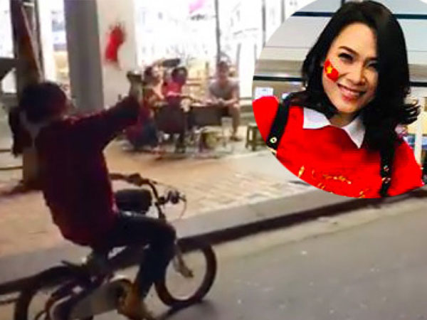 Đang hát nhạc Mỹ Tâm, khán giả hét toáng khi thấy cô bất ngờ đạp xe ngang qua