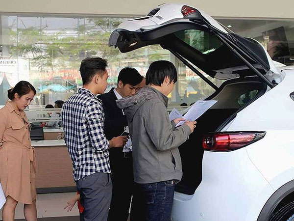Đủ chiêu ‘móc túi’ người mua ô tô dịp Tết