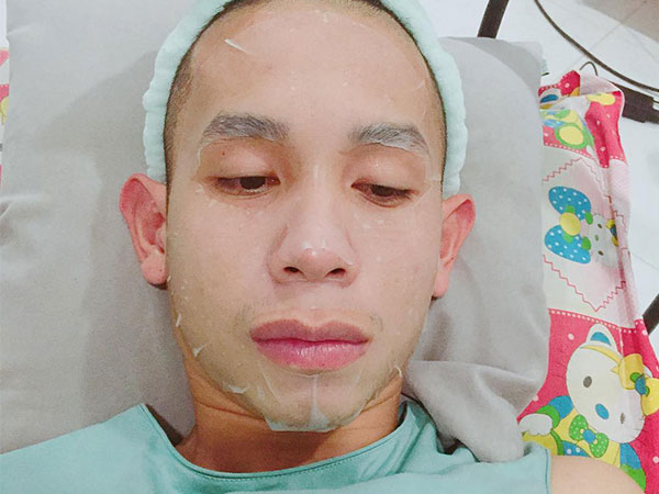 Nữ CĐV cuồng nhiệt nhất Hà Nội vừa quay clip vừa gào tên Hồng Duy Pinky khản cả giọng: 'Em ơi bán son cho chị đi!'