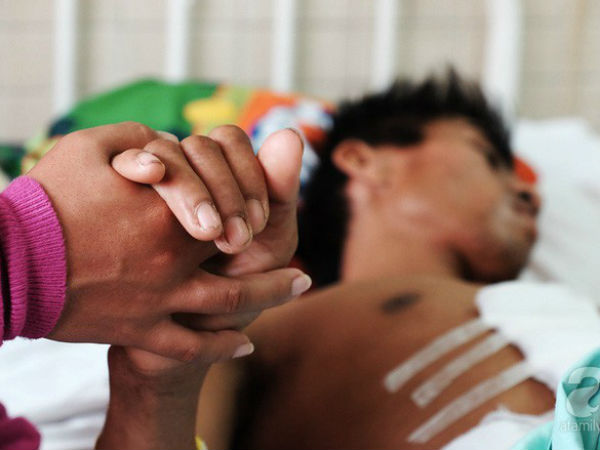 Tâm sự của người vợ bỏ con ở quê, vào viện chăm chồng bị bệnh: 'Sáng nào con cũng nhịn đói đi học'