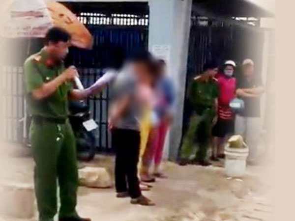 Bộ Công an yêu cầu báo cáo vụ công an 'bêu tên' người mua bán dâm giữa đường phố