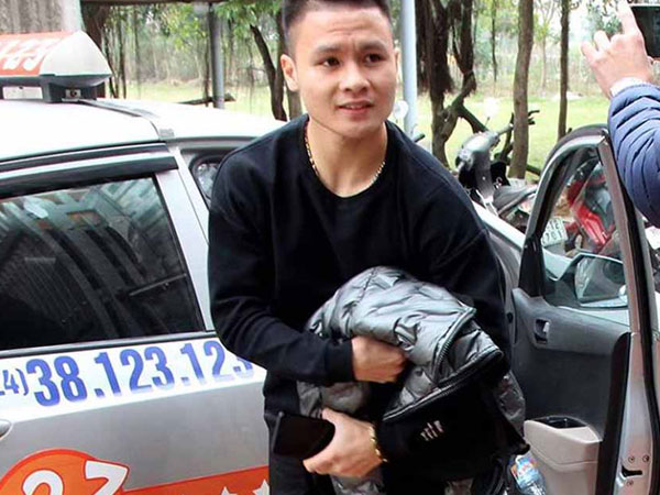 Video: Cảm xúc của tuyển thủ U23 Nguyễn Quang Hải khi trở về nhà