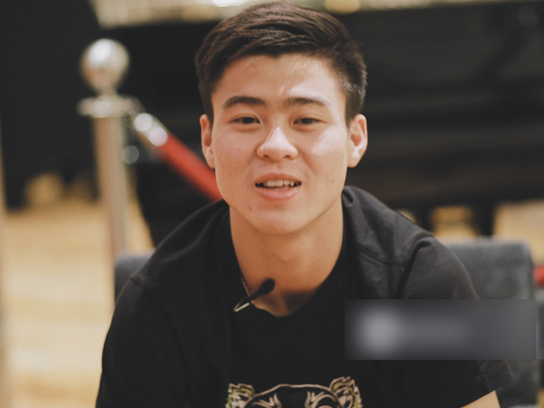Hot boy Duy Mạnh U23: Trong đội chỉ có mình với Hồng Duy bán hàng online, nhưng thật ra là... đăng hộ bạn gái đấy!
