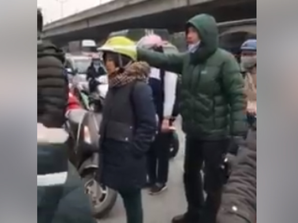 Thưc hư chuyện Lương Bổng 'Người phán xử' đánh lái xe taxi chảy máu đầu
