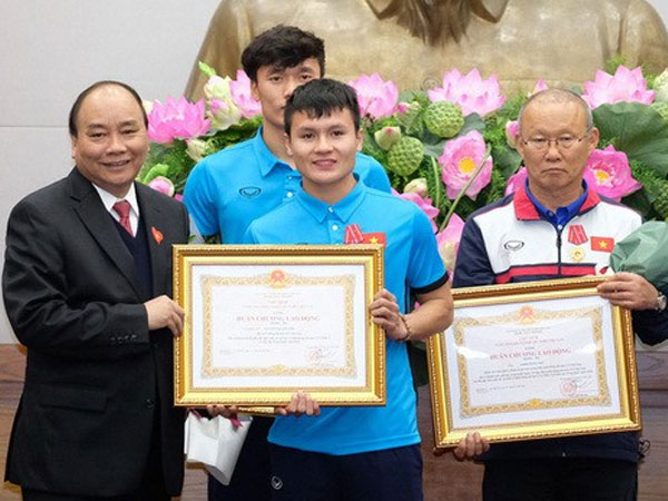 Tổng cục TDTT lý giải việc trao Huân chương Lao động cho Tiến Dũng, Quang Hải