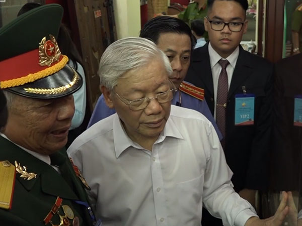 Video: Tổng bí thư thăm hầm vũ khí bí mật của biệt động Sài Gòn