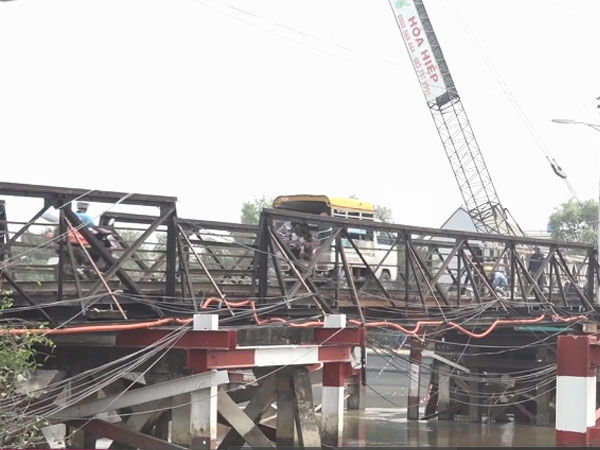 Video: TP HCM dựng lại cầu sập Long Kiển sau 12 ngày
