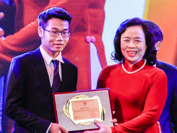 Chủ nhân hai huy chương vàng Hóa là gương mặt trẻ thủ đô tiêu biểu