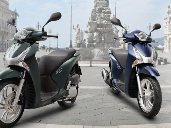 Giá xe tay ga cận Tết tăng chóng mặt, sao vẫn đắt khách?