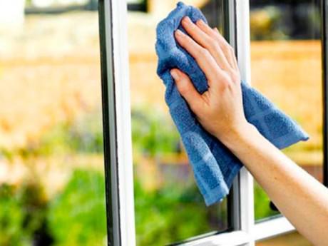 Mẹo lau kính đón Tết sạch trong nháy mắt để nhà luôn sang, sáng như mới