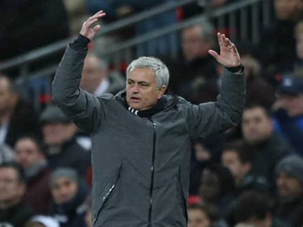 Mourinho mỉa mai học trò sau thất bại trước Tottenham