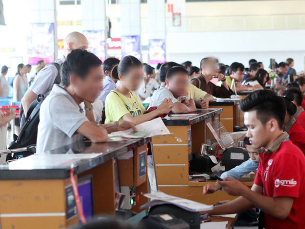 Vì sao hành khách trong 'danh sách đen' bay lọt tới Nga?