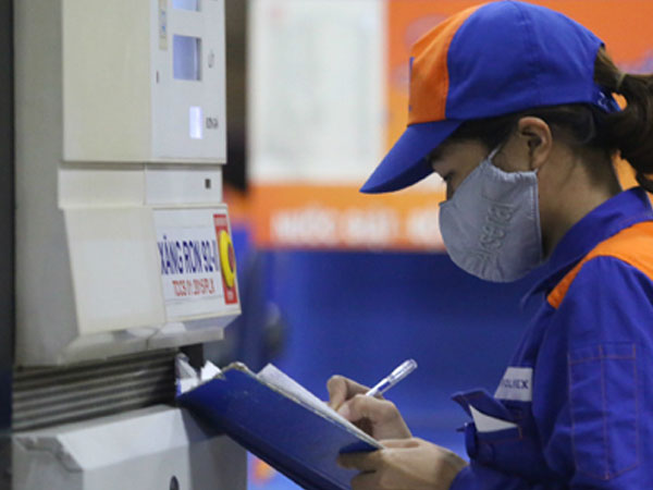 Doanh thu tăng nhưng lợi nhuận của ông lớn xăng dầu vẫn giảm